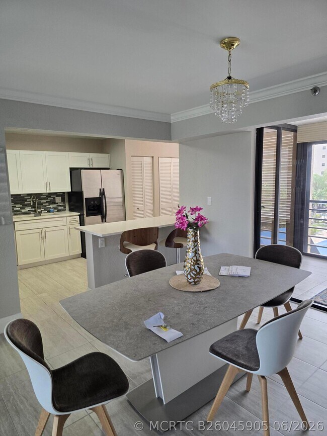 Foto del edificio - 7580 Regency Lake Dr