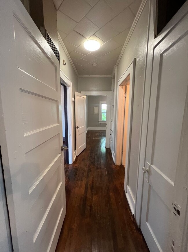 Building Photo - Cute 2 bed, 1 bath home available now in N...