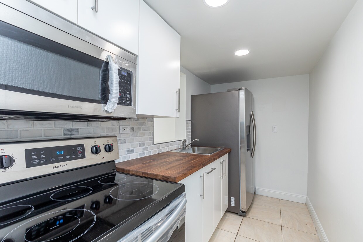 new kitchen - 1740 NW N River Dr