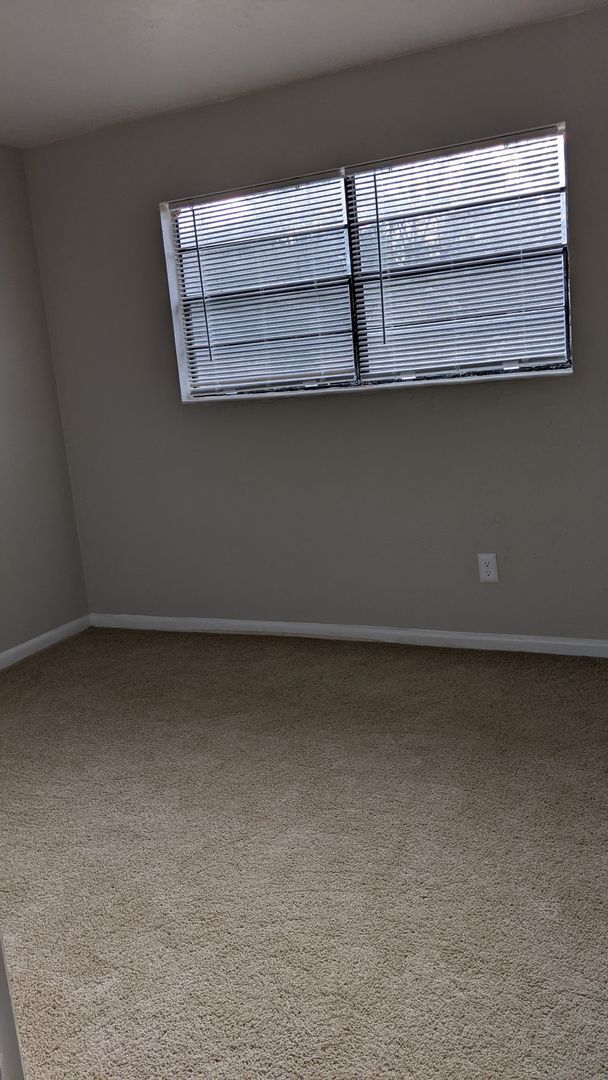 Building Photo - Linton Oaks Townhouse