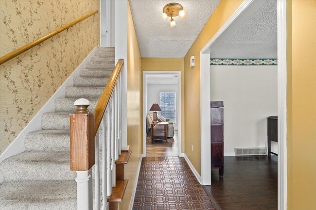 Building Photo - 676 Hermitage Trail