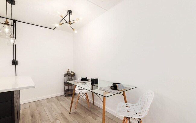 Foto del edificio - Option with 1 Month Free rent! 1 Bedroom with UTILITIES included!