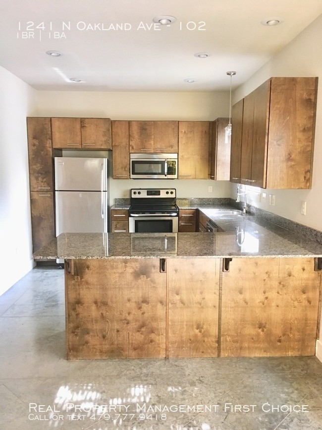 Foto del edificio - 1241 Oakland Ave