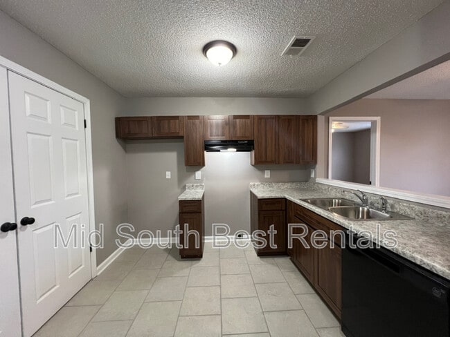 Building Photo - 3837 Black Forest Dr