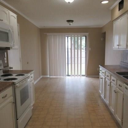 Building Photo - 922 Navasota Dr