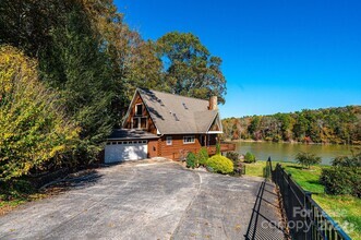 Building Photo - 1925 Lake Acres Dr