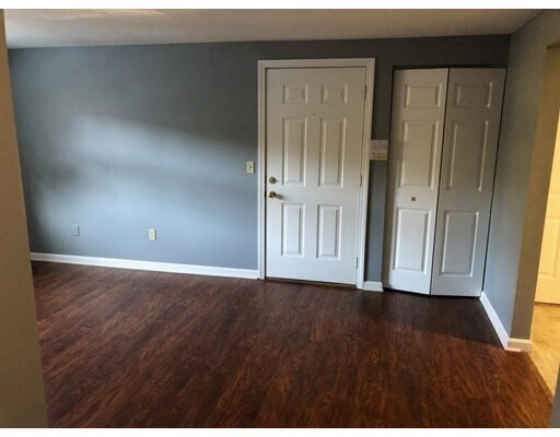Building Photo - 8 Maple Crest Cir