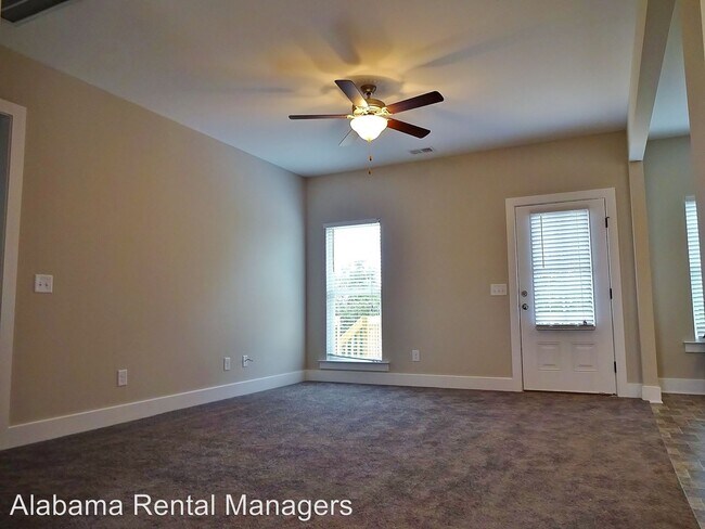 Foto del edificio - 4 br, 3 bath House - 4422 Buttercup Lane