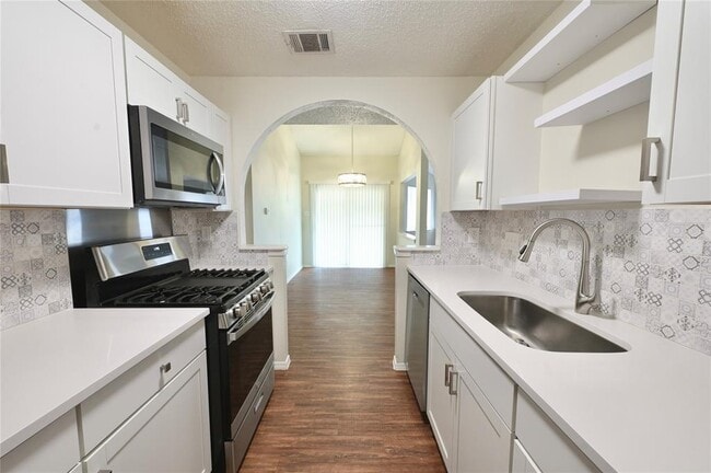 Building Photo - 1901 Rainy Meadows Dr