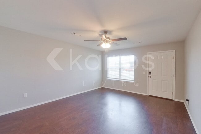 Photo - 3902 Thomas St Townhome