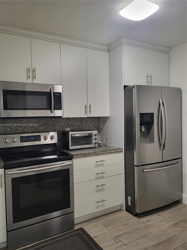 Foto del edificio - 4555 NW 99th Ave