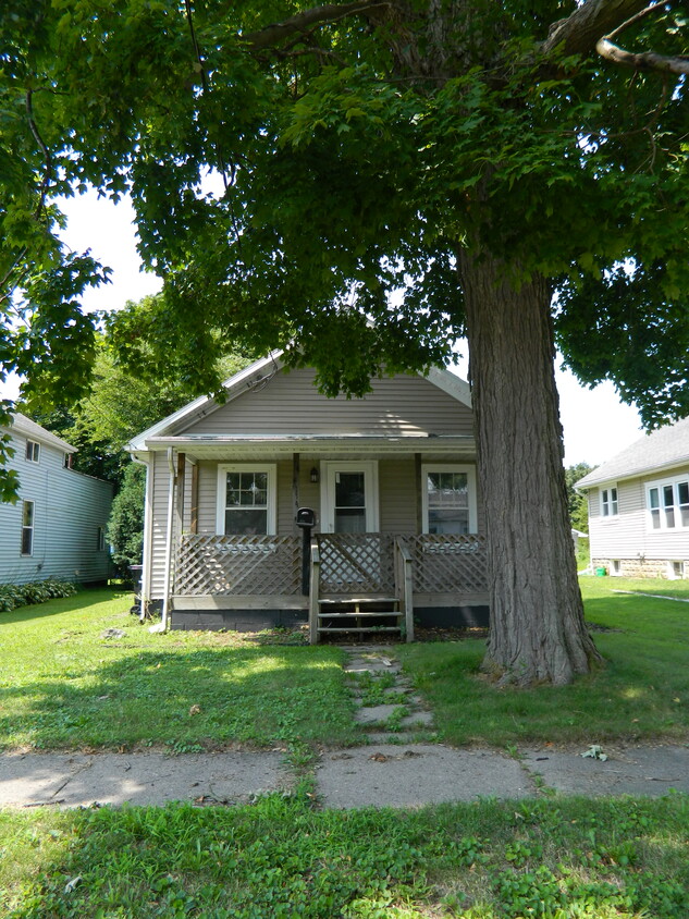 Primary Photo - 114 S Cedar St