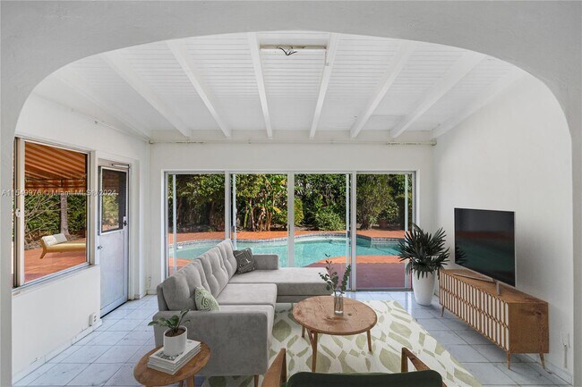 Foto del edificio - 2935 N Bay Rd