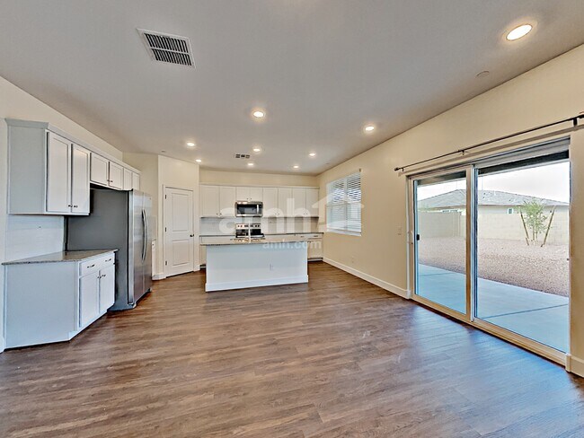 Building Photo - 5920 W Columbine Dr