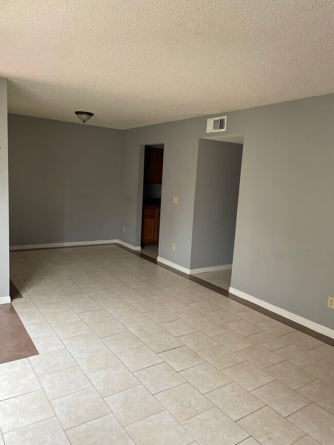 Foto del edificio - 471 Bentwood Ln