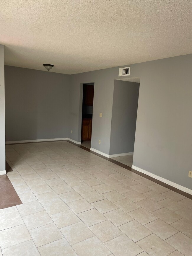Building Photo - 471 Bentwood Ln