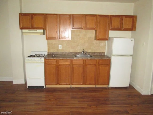 Building Photo - 402 W Walnut Ln