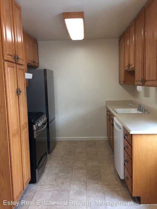 Building Photo - 2 br, 1 bath House - 908 Military West