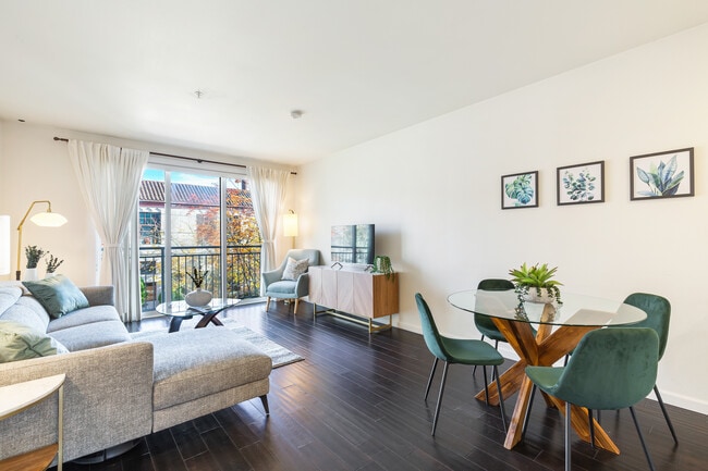 Building Photo - 1220 E Columbia St