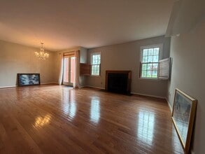 Building Photo - 727 Jacques Cir