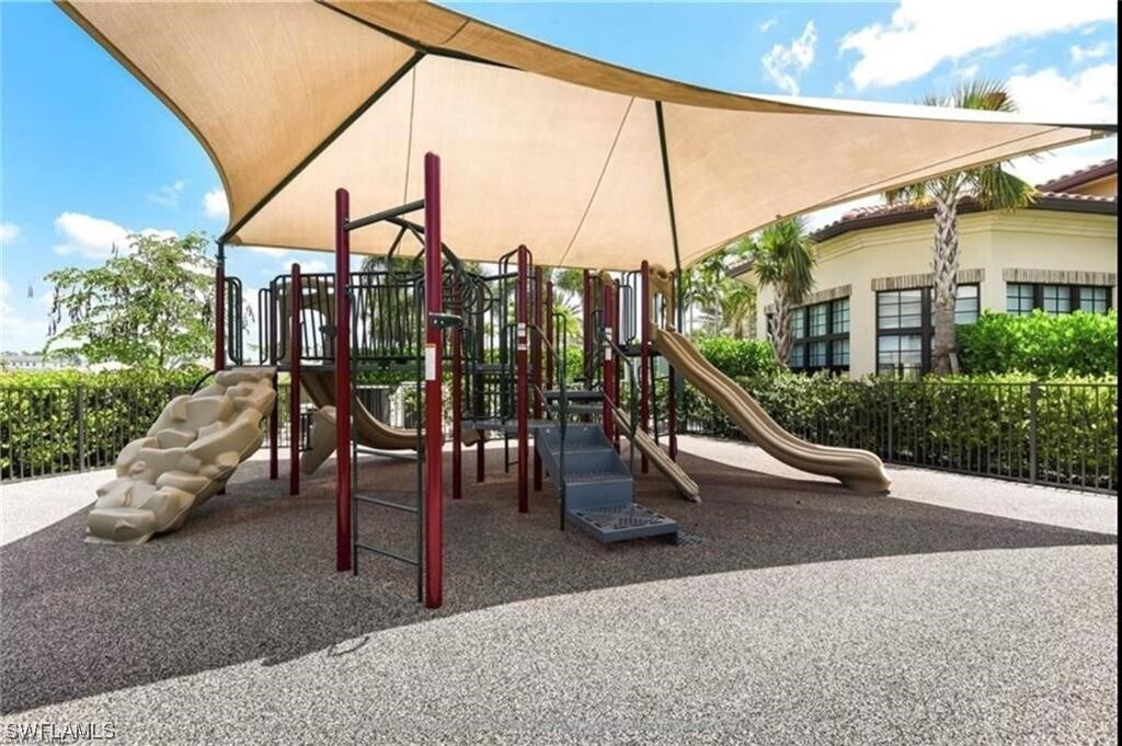 Building Photo - 9170 Woodhurst Dr