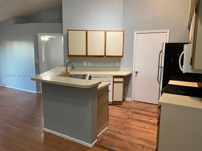 Foto del edificio - 9999 Summerbreeze Dr