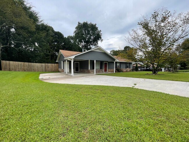Foto del edificio - Nice 3/2 House in Armuchee- $1,895