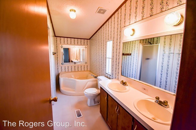 Building Photo - 3 br, 2 bath House - 955 Morgan Rd.