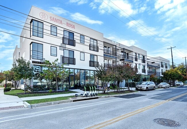 Building Photo - 2709 E 5th St