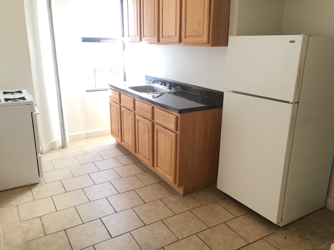 Primary Photo - 1054 Flatbush Ave