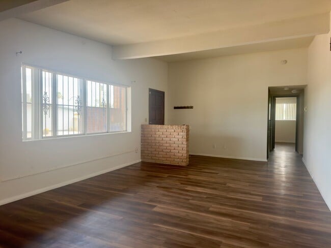 Foto del edificio - Eastside home- 4 bedroom/ 2 bathrooms, pool and large backyard