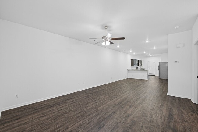 Building Photo - Gorgeous 3 Bedroom Duplex In Southwind!