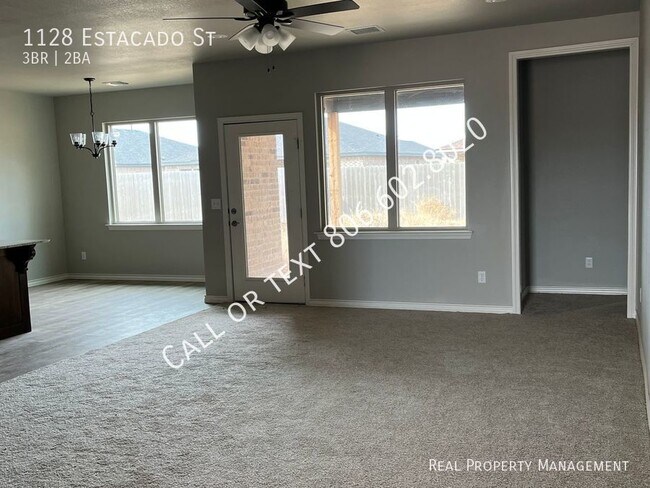 Building Photo - New beautiful construction in the Crosspoi...