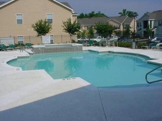 Foto del edificio - Spacious 2BR/2BA Retreat with Pool, Gym & Tiger Transit Access