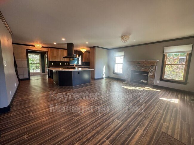 Foto del edificio - 7472 Middlestream Rd