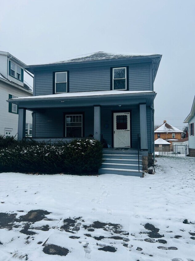 Primary Photo - 3 br, 1 bath House - 556 Spruce Ave