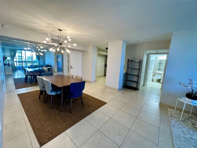 Building Photo - 3600 Mystic Pointe Dr