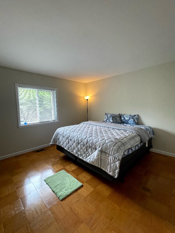 Foto del edificio - 3602 Village Rd W
