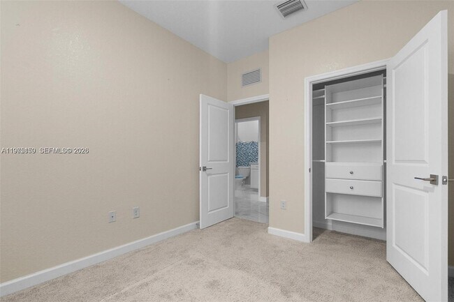 Building Photo - 1130 SW 6th Ct