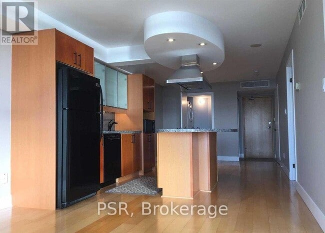 Building Photo - 550 Queens Quay W