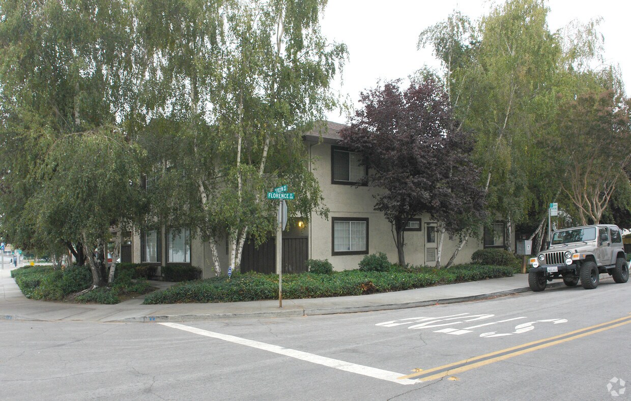Building Photo - 112 Florence St