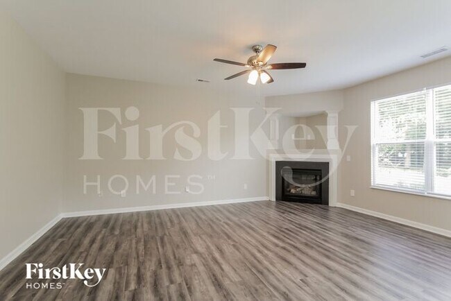 Foto del edificio - 13704 Stringfellow Ln