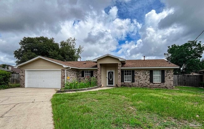 Building Photo - 1304 Pine Hill Cir
