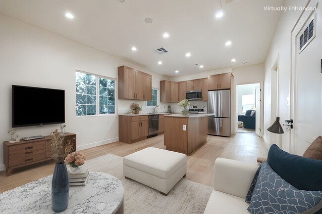Now Offering Two Weeks Free – Upstairs 3-B... - Now Offering Two Weeks Free – Upstairs 3-B... Apartment