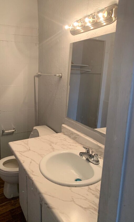 Foto principal - Larger 3 Bedroom Family Home Handyman Spec...