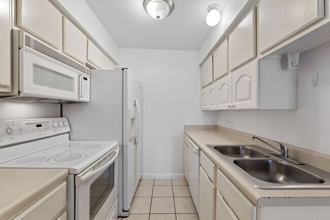 Foto del edificio - AVAILABLE NOW: Central Austin 1 BR / 1 BA ...