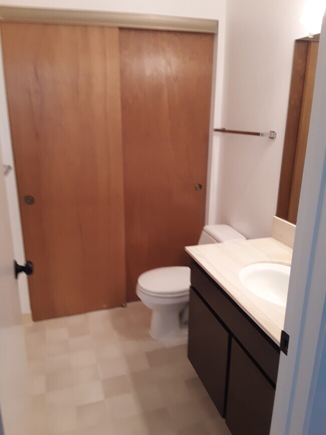 Building Photo - 515 Ramona Ct