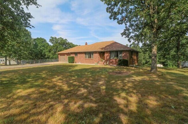 Building Photo - Beautiful county setting