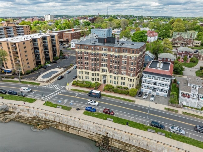 Foto del edificio - 285 Lynn Shore Dr