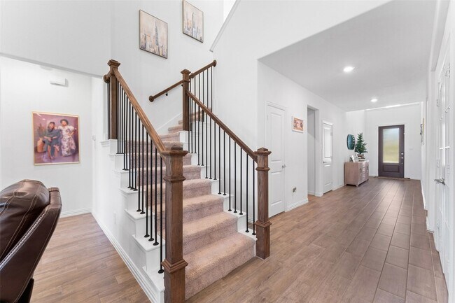 Foto del edificio - 716 Lombard Ln